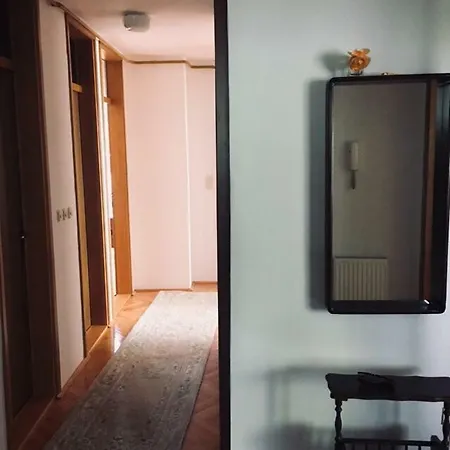 شقة Lovely Apartman